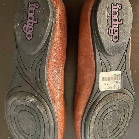 Clark’s size 7 leather flats - Picture 2 of 3